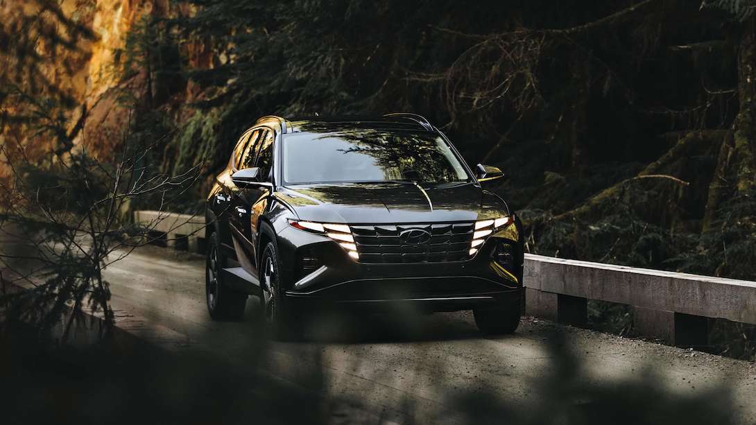 vue avant du Hyundai Tucson 2022 sur une route