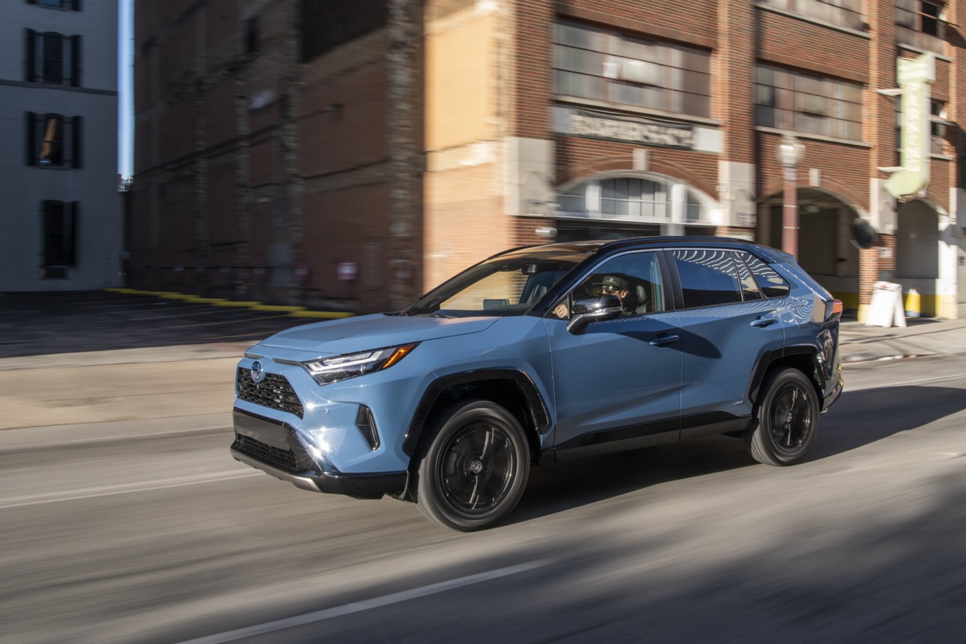 vue latérale du Toyota RAV4 2022